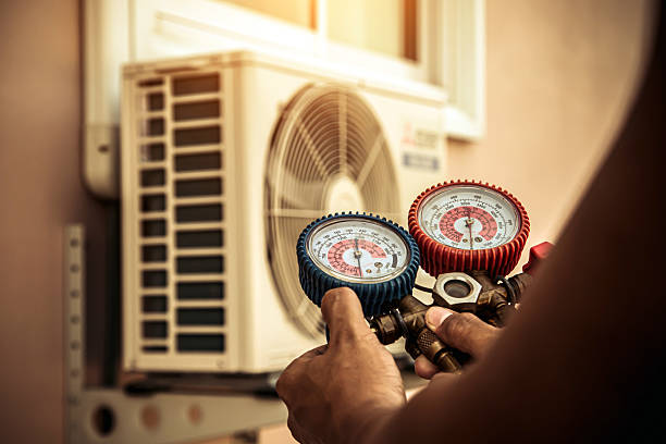 Professional Ac Installation technician working in Brackenridge, PA